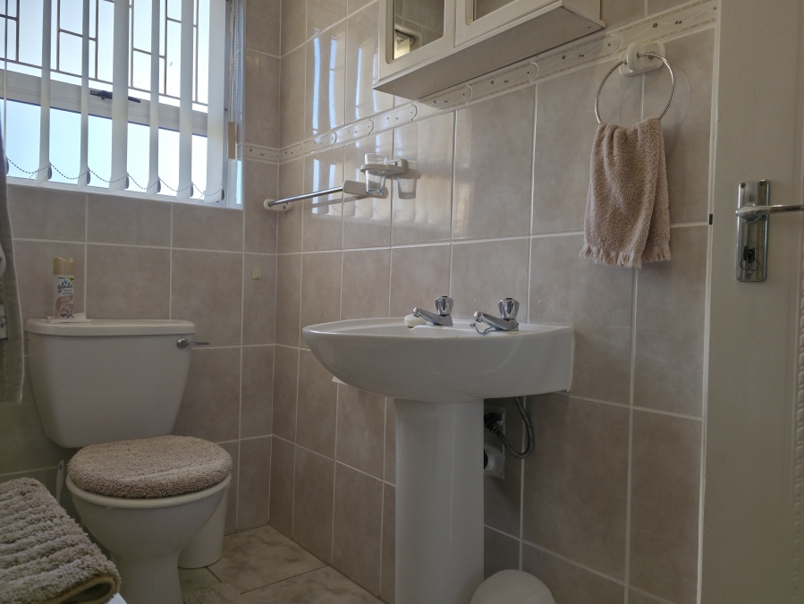 7 Bedroom Property for Sale in Wavecrest Eastern Cape